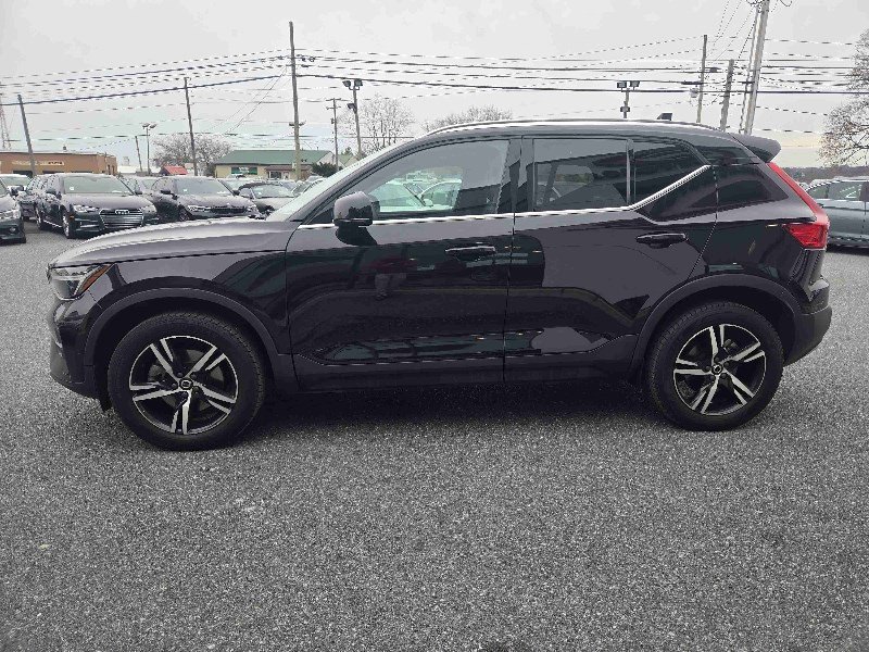 Used 2023 Volvo XC40 B5 Plus image 6