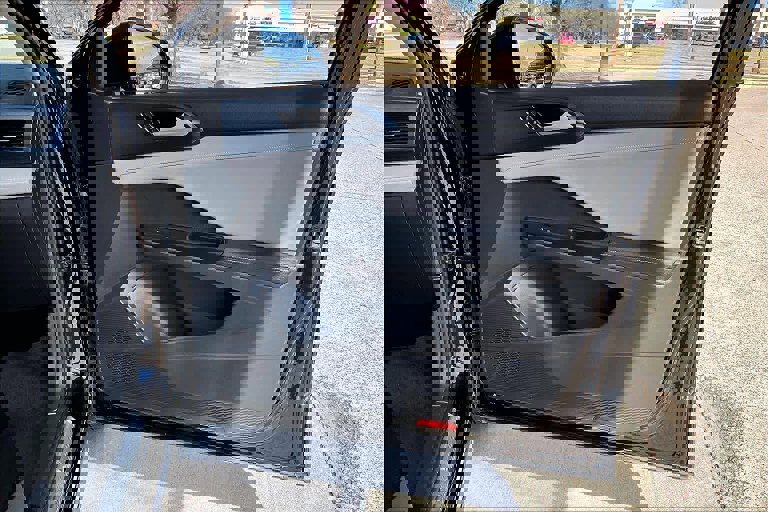 Used 2024 Volkswagen Taos SE image 23