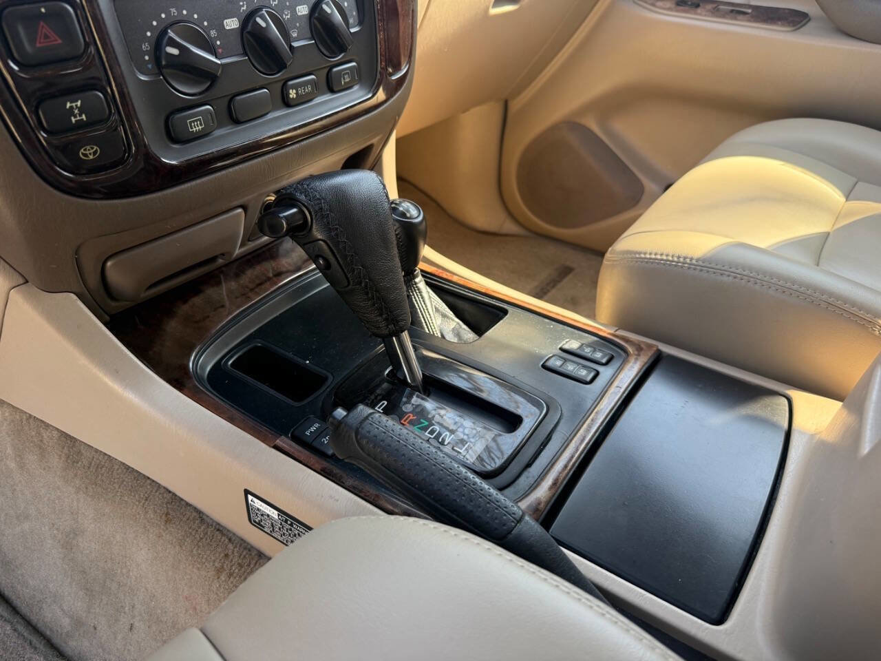 Used 2001 Toyota Land Cruiser image 54