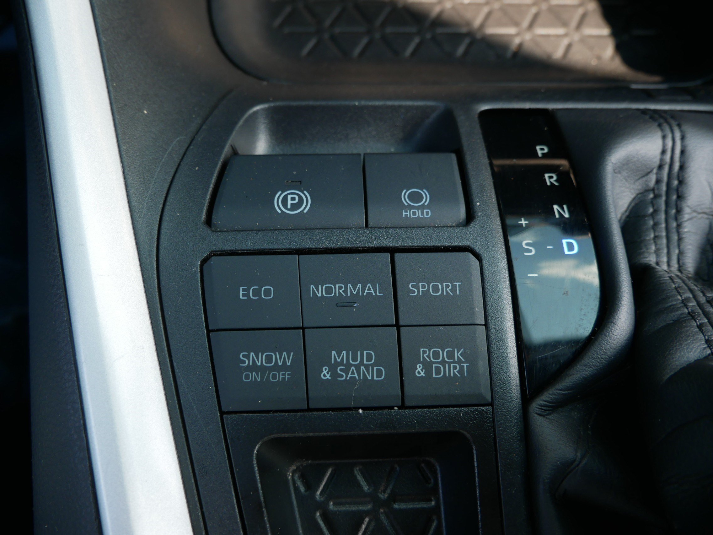 Used 2025 Toyota RAV4 XLE AWD/4WD image 29
