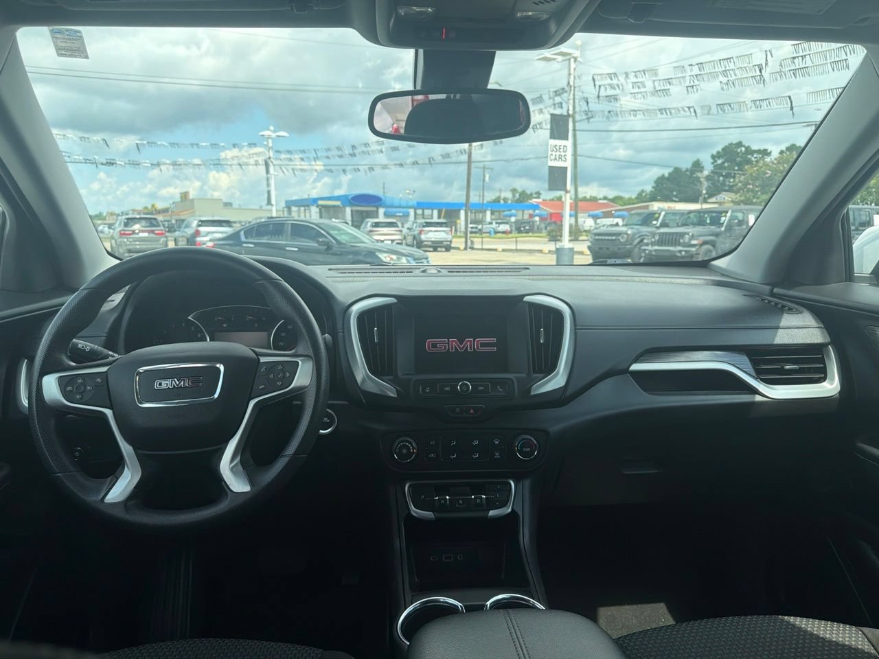Used 2024 GMC Terrain SLE FWD image 9