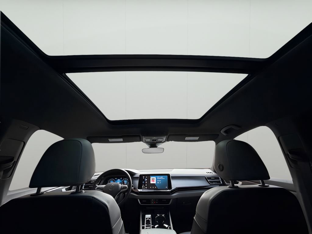 Used 2024 Volkswagen Atlas Cross Sport SEL R-Line image 16