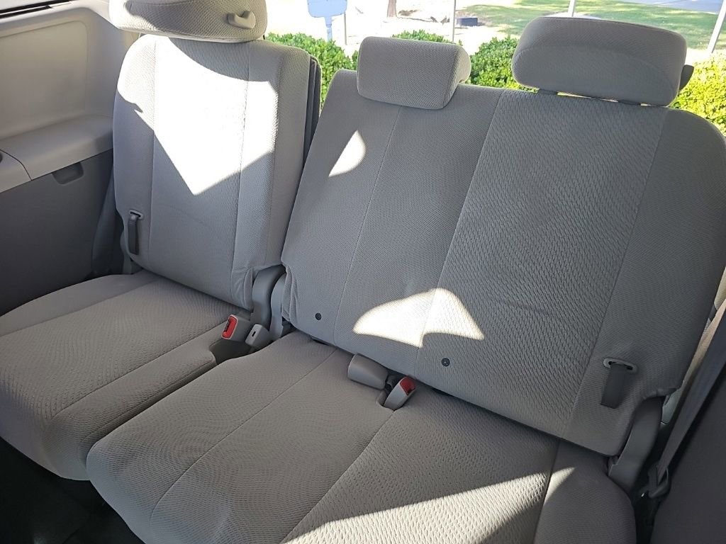 Used 2013 Toyota Sienna LE FWD image 28