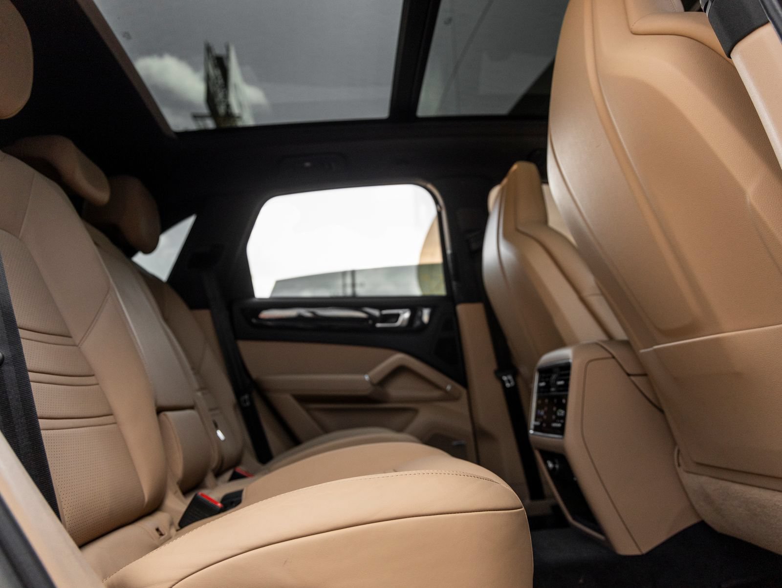 Certified 2023 Porsche Cayenne AWD/4WD image 42