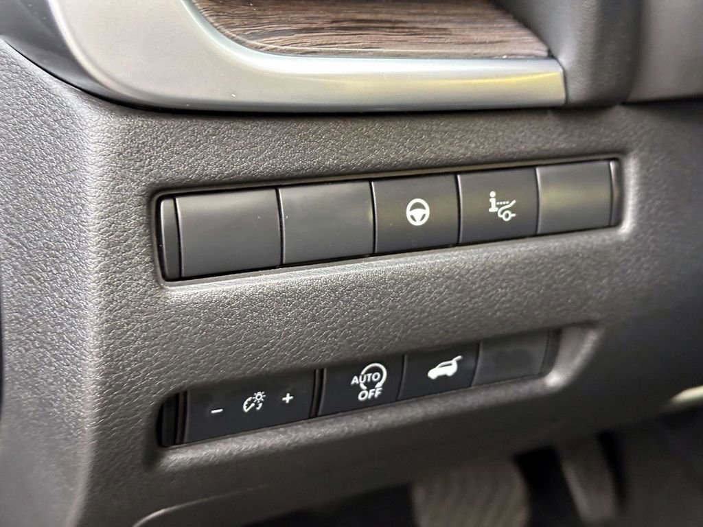 Certified 2025 Nissan Rogue Platinum w/ Tech Package image 24