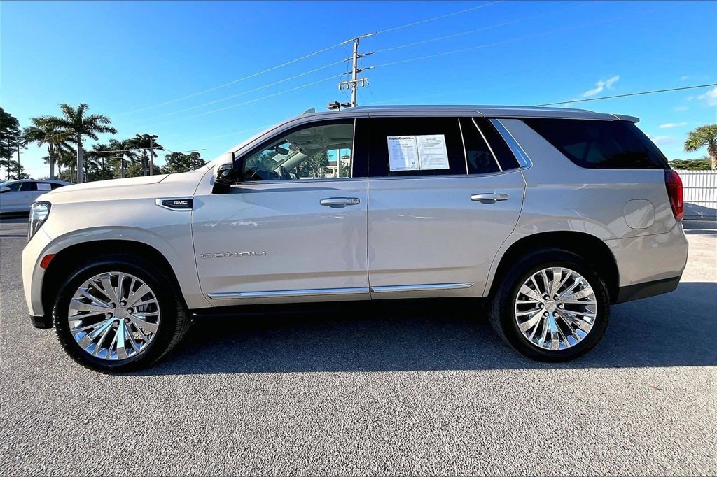 Used 2021 GMC Yukon Denali w/ Denali Premium Package image 8