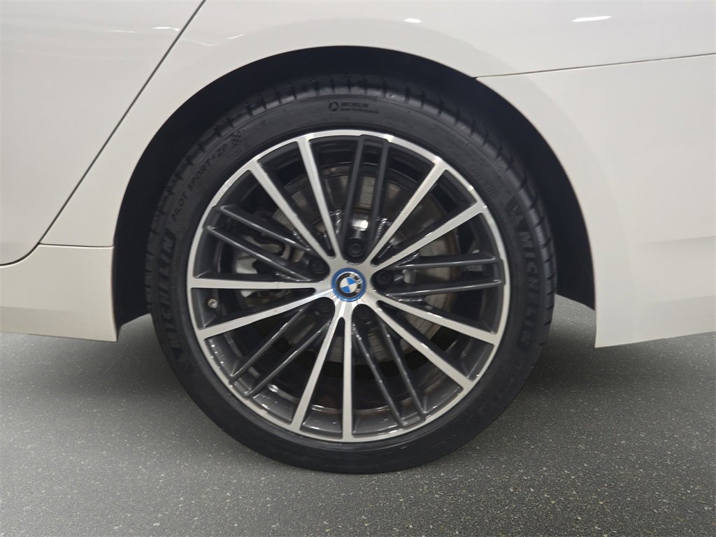 Certified 2023 BMW 530e w/ Premium Package image 28