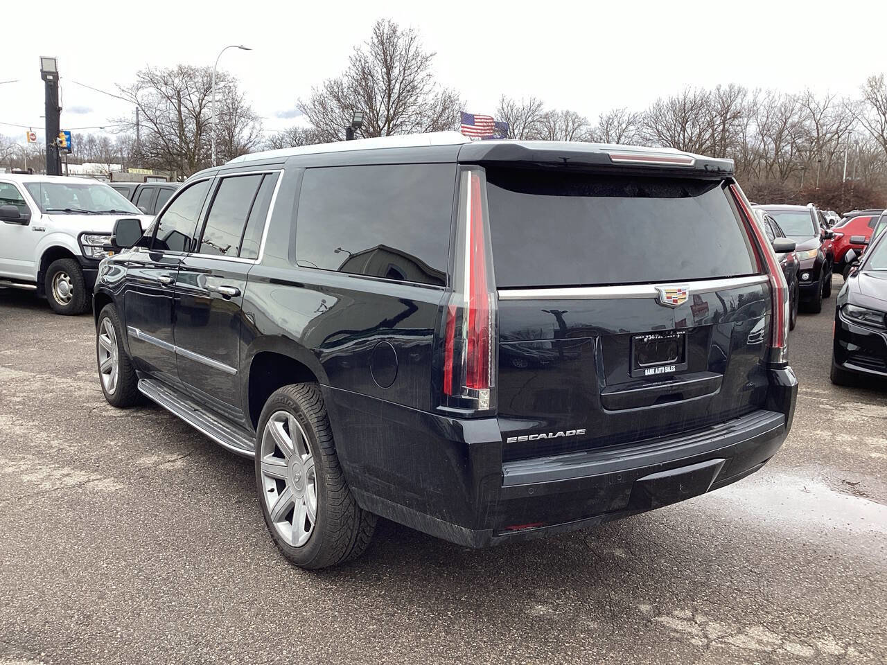 Used 2017 Cadillac Escalade ESV Luxury AWD/4WD image 7