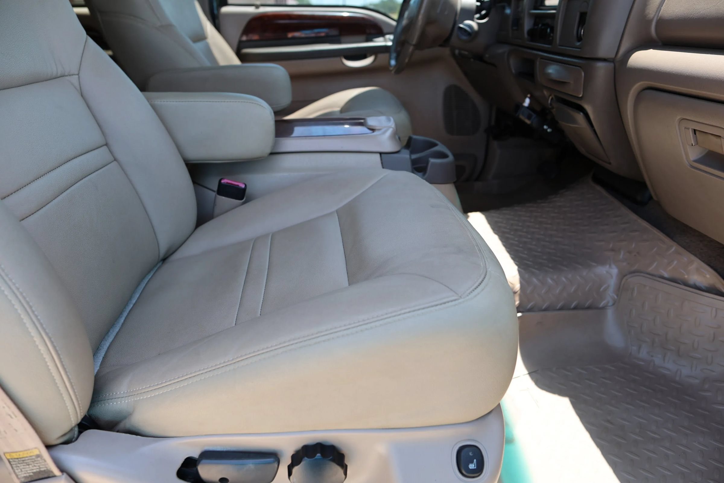 Used 2000 Ford Excursion Limited AWD/4WD image 40