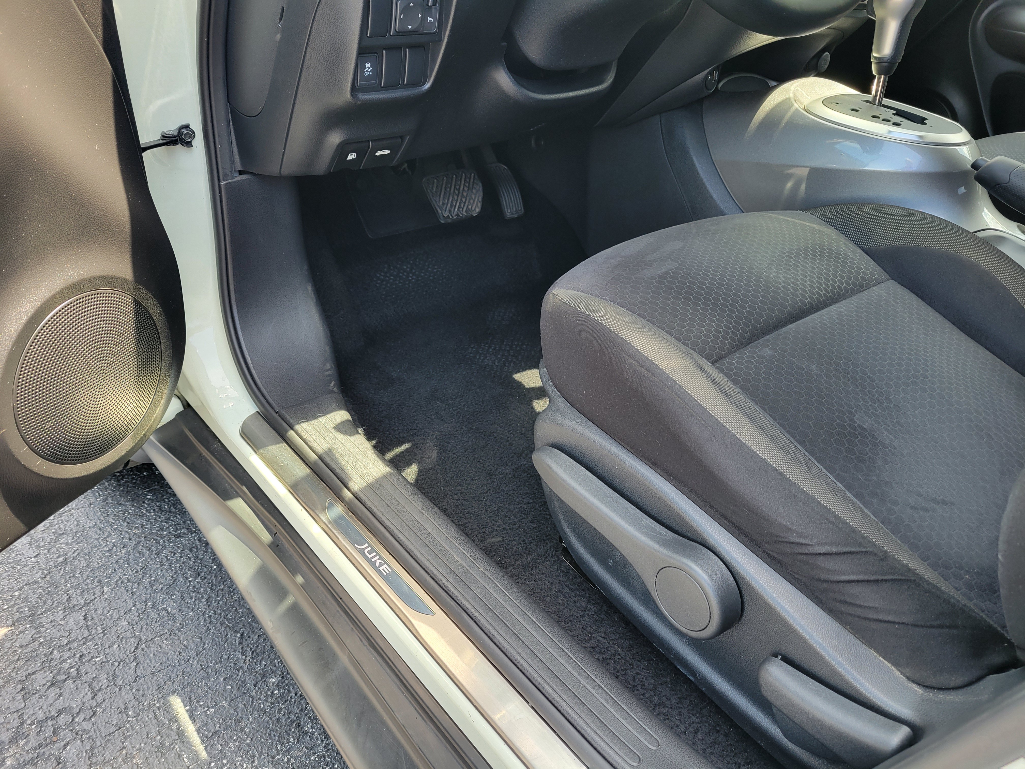 Used 2012 Nissan Juke SV w/ Chrome Pkg FWD image 19