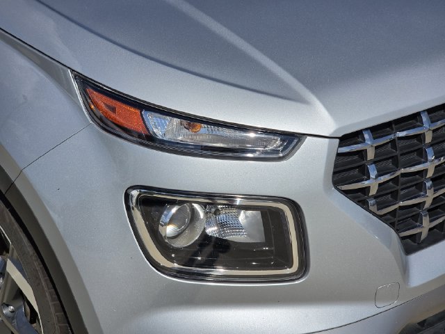 Used 2022 Hyundai Venue SEL FWD image 11
