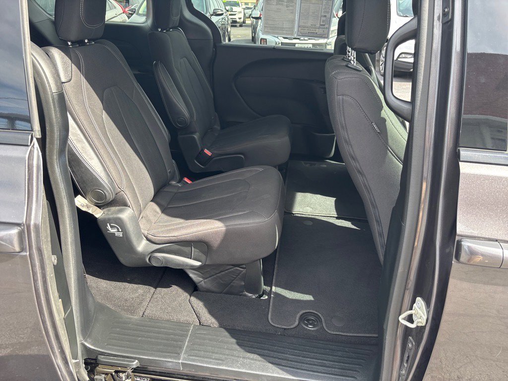 Used 2018 Chrysler Pacifica Touring Plus w/ S Appearance Package image 19