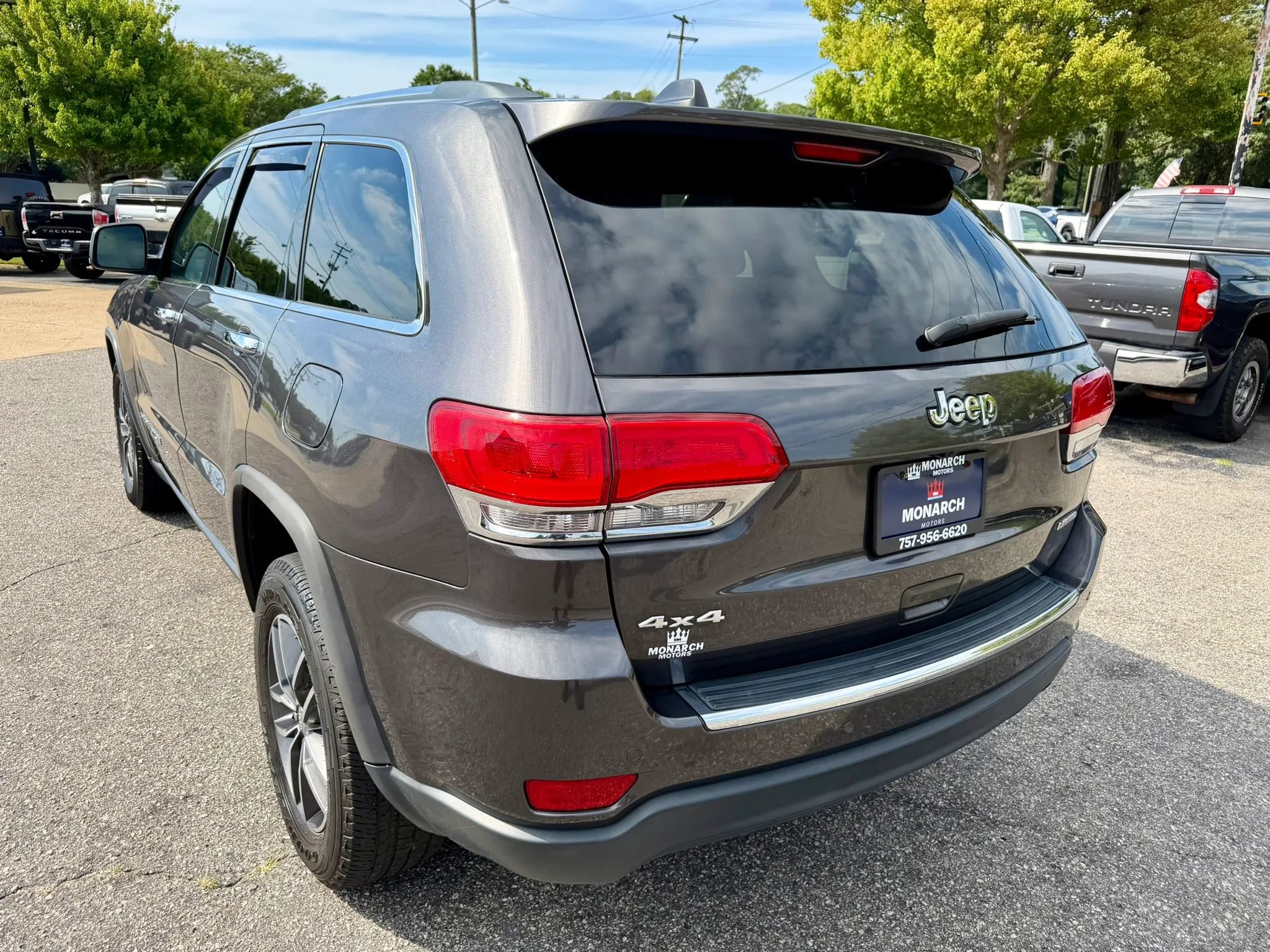 Used 2017 Jeep Grand Cherokee Limited AWD/4WD image 3