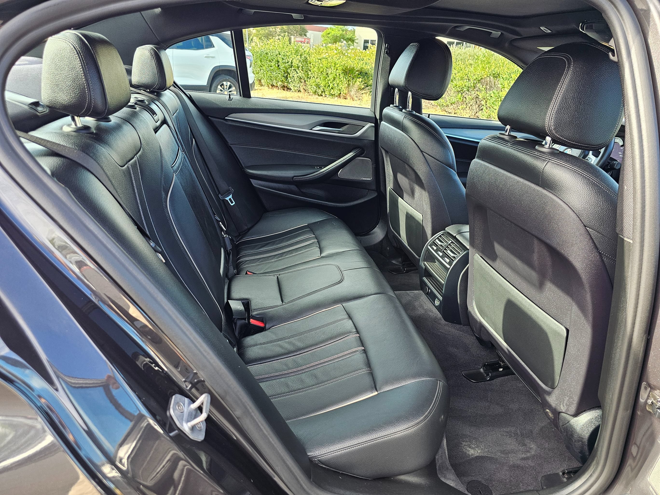 Used 2018 BMW 530e w/ M Sport Package 2 RWD image 30