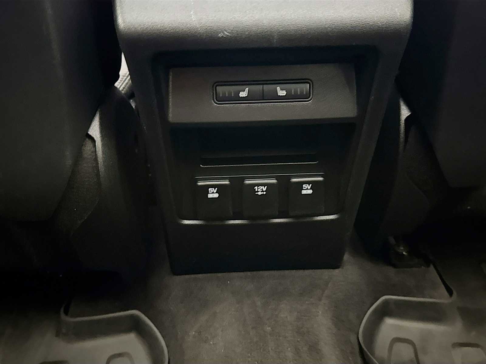 Used 2016 Land Rover Discovery Sport HSE image 24