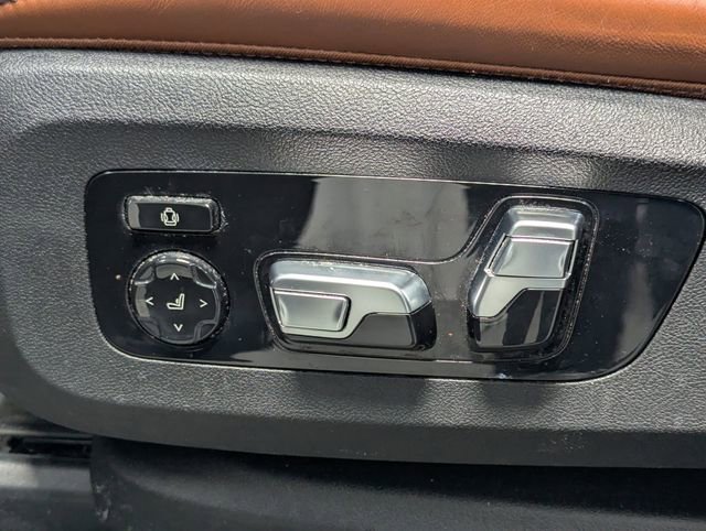 Used 2021 BMW X7 M50i image 13