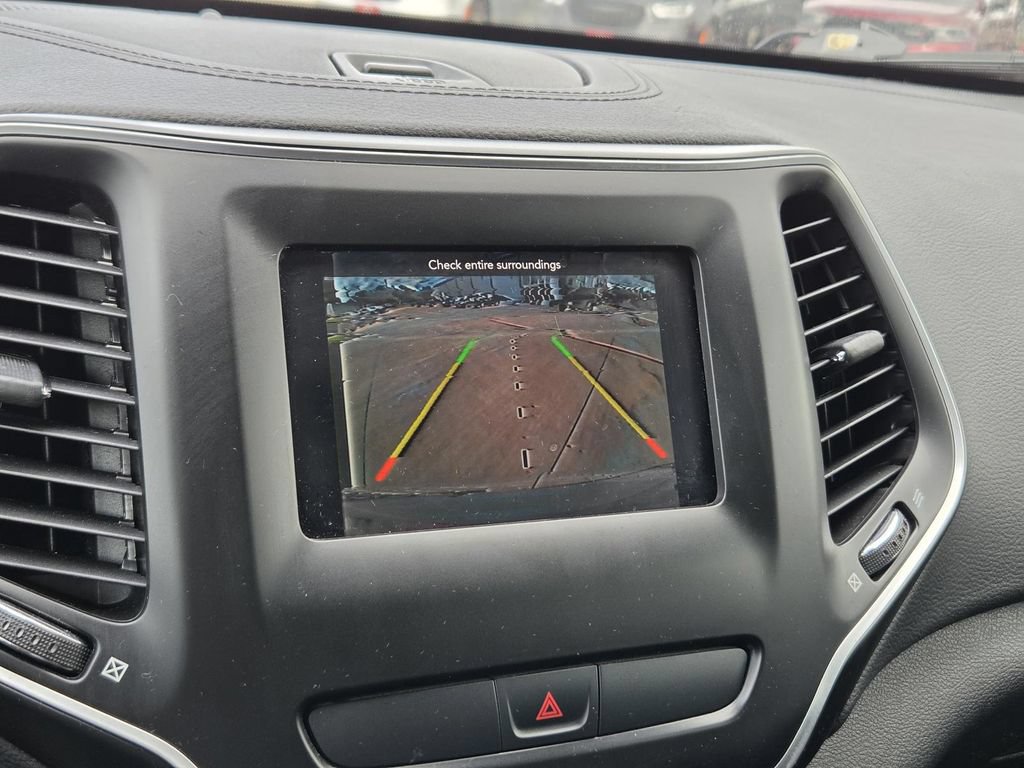 Used 2019 Jeep Cherokee Latitude w/ Popular Appearance Group FWD image 25