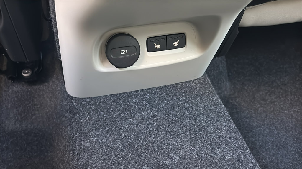 New 2026 Volvo XC40 B5 Plus w/ Protection Package Premier AWD/4WD image 9