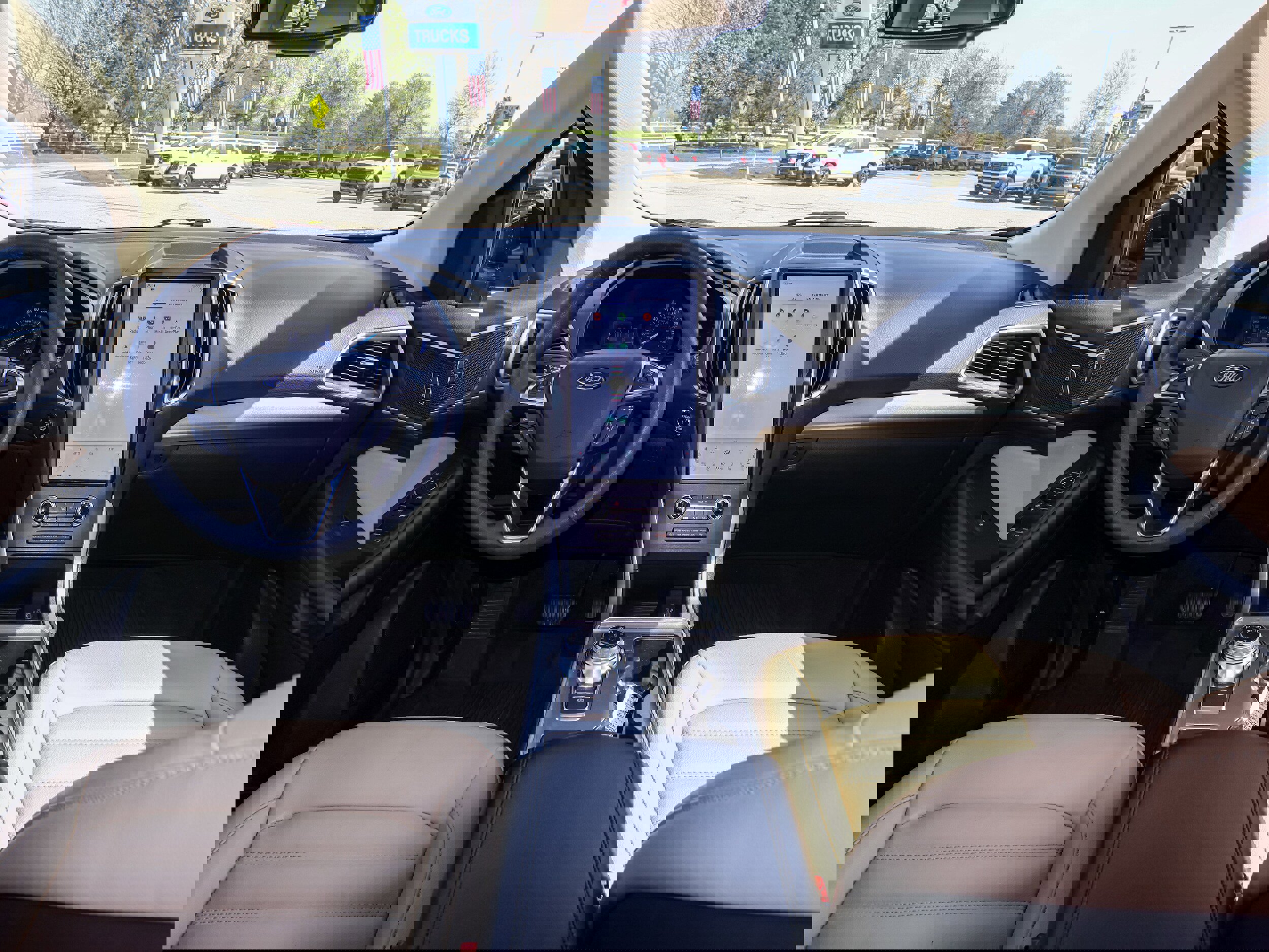 Used 2024 Ford Edge SEL w/ Convenience Package image 16