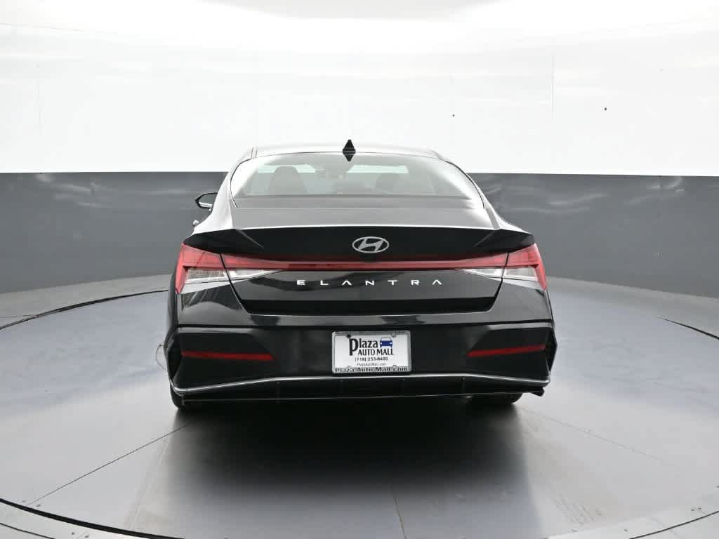 Certified 2024 Hyundai Elantra SEL w/ Convenience Package FWD image 9