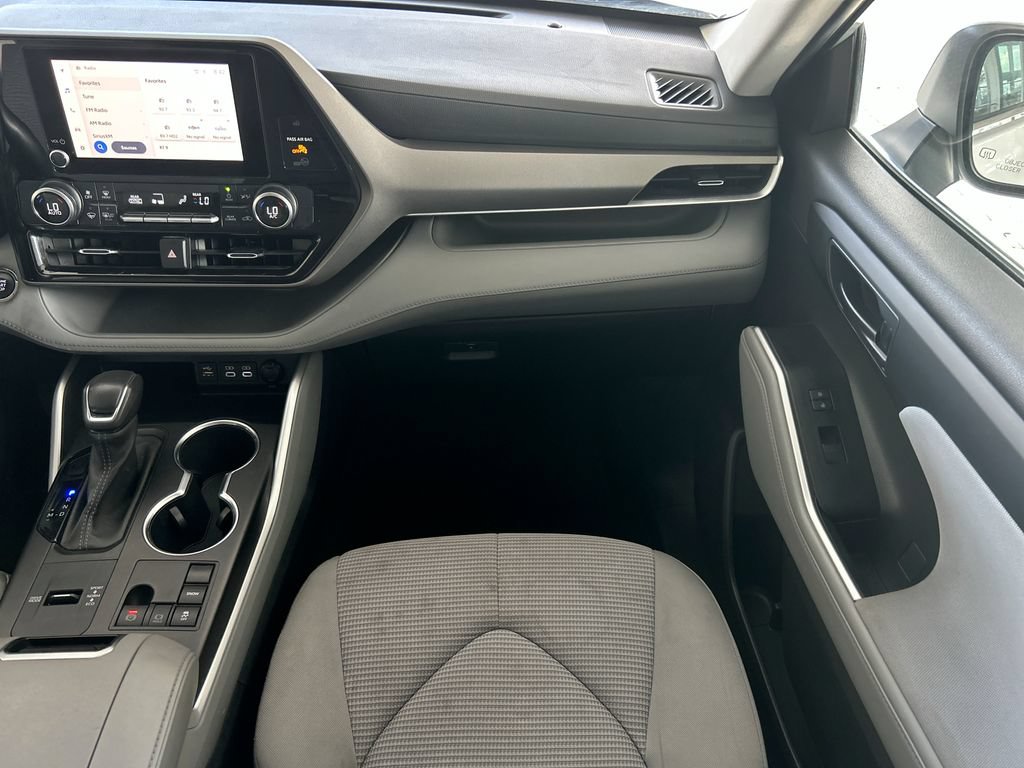 Used 2023 Toyota Highlander LE FWD image 32