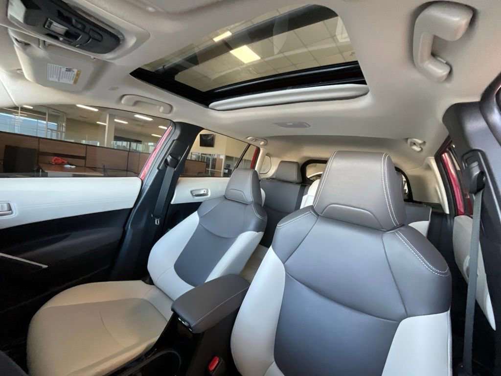 Used 2024 Toyota Corolla Cross XLE image 11