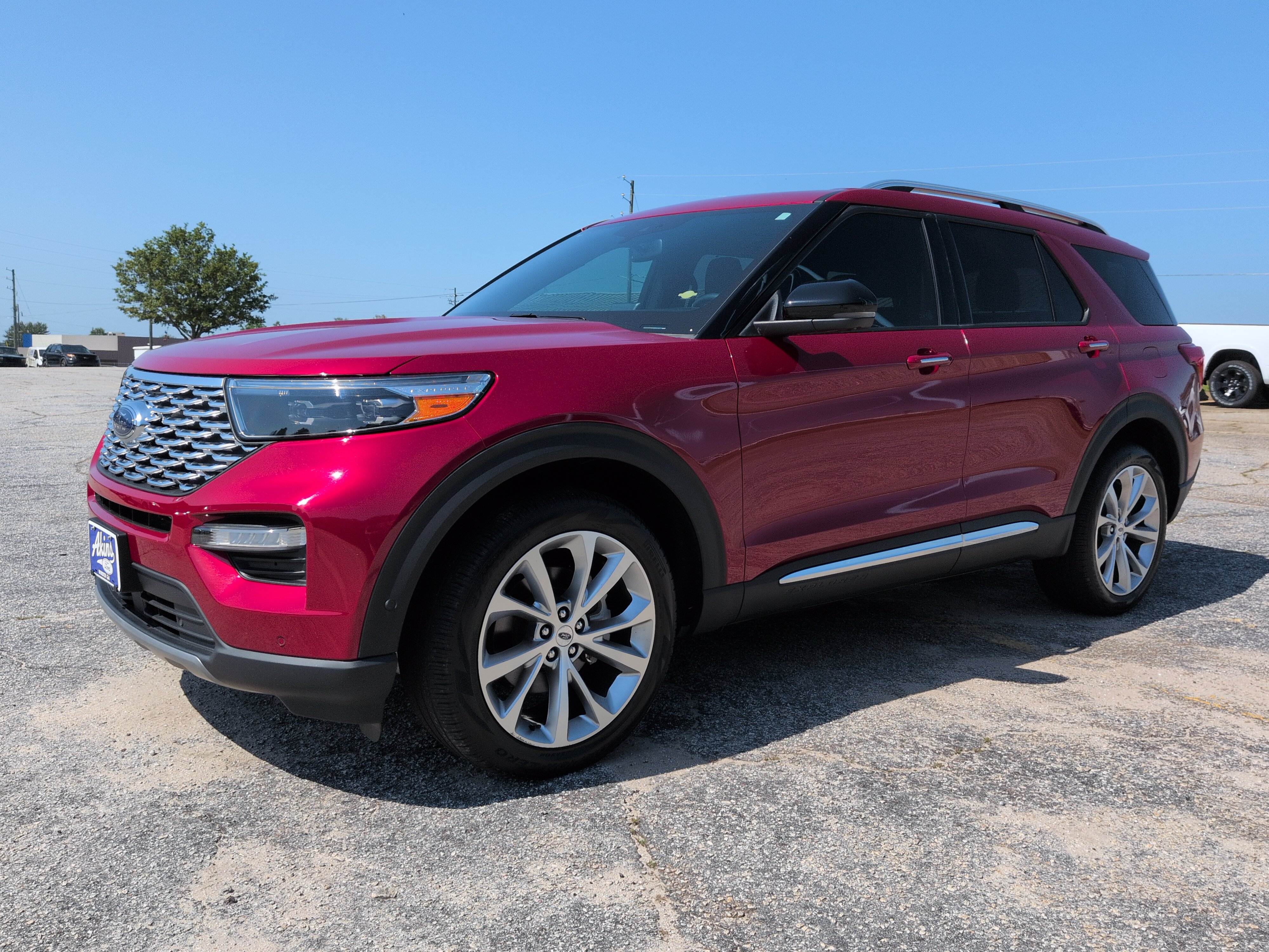 Certified 2023 Ford Explorer Platinum w/ Technology Package AWD/4WD image 6