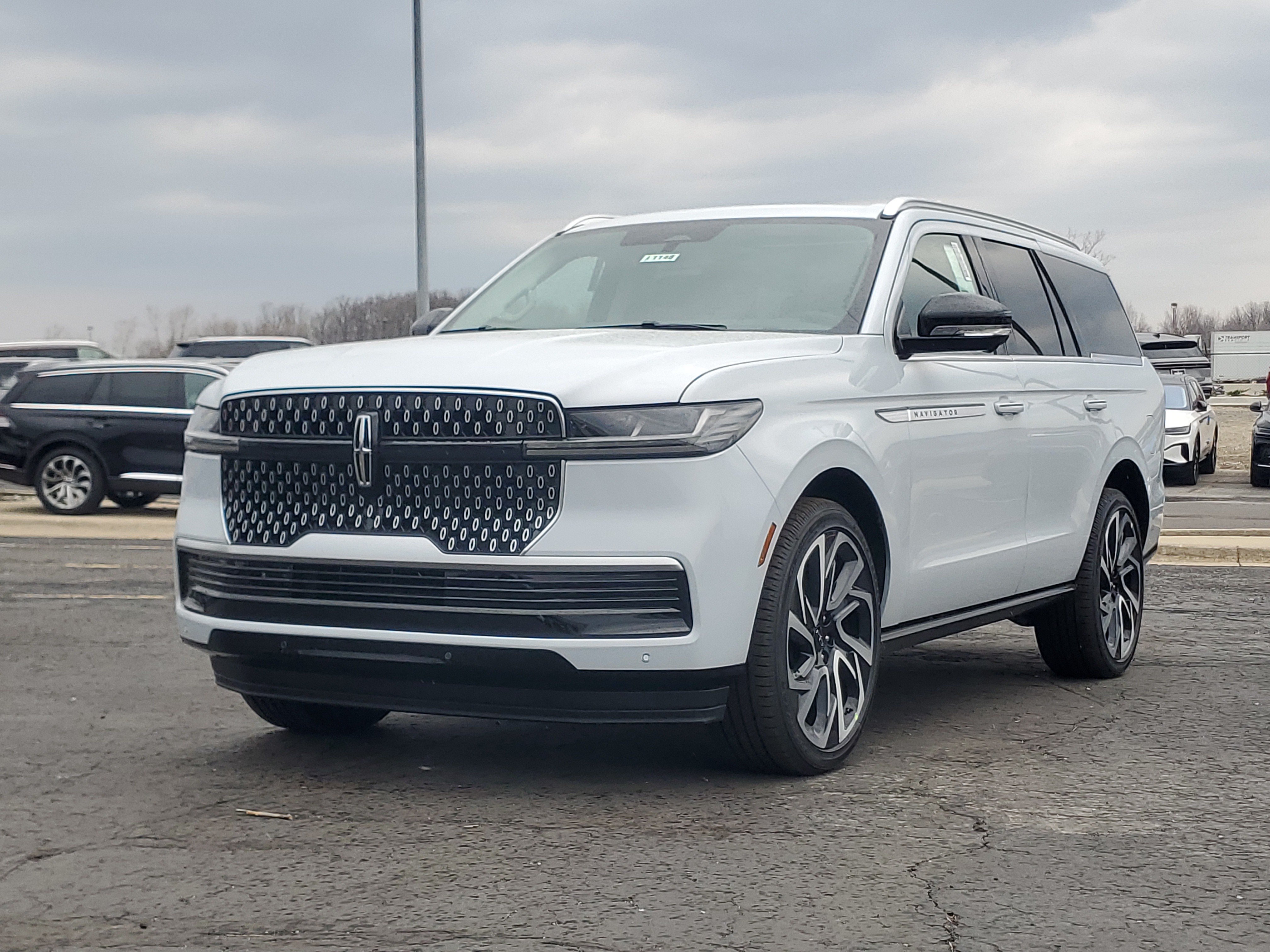 New 2026 Lincoln Navigator Reserve AWD/4WD image 2