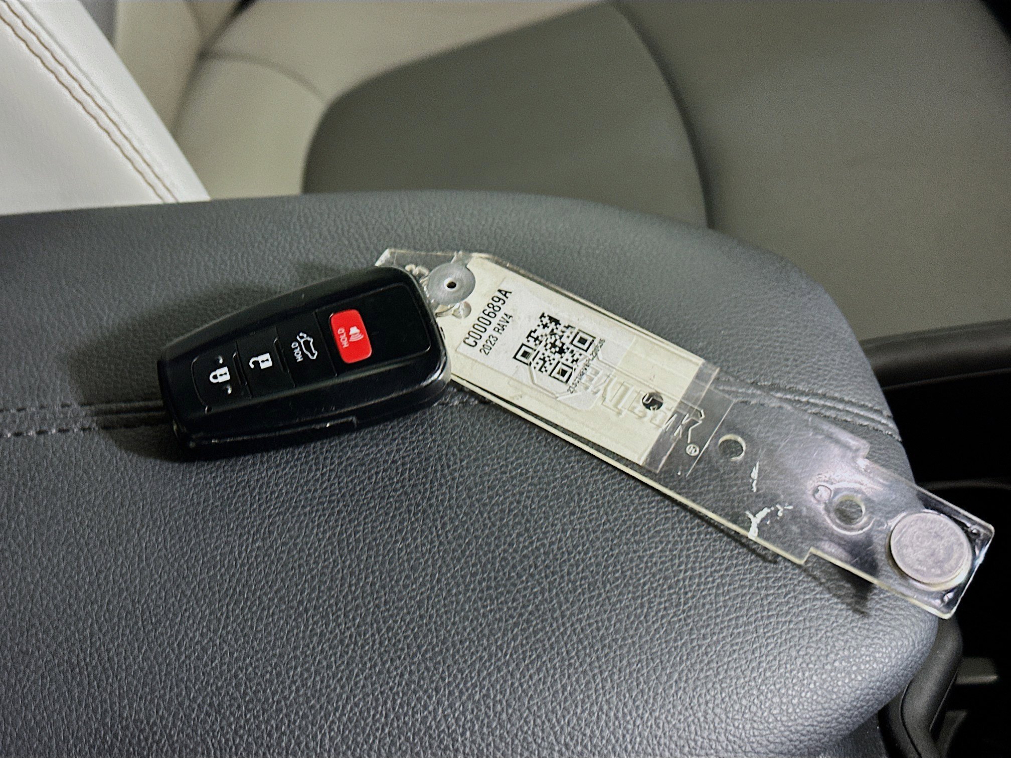 Used 2023 Toyota RAV4 XLE Premium image 33