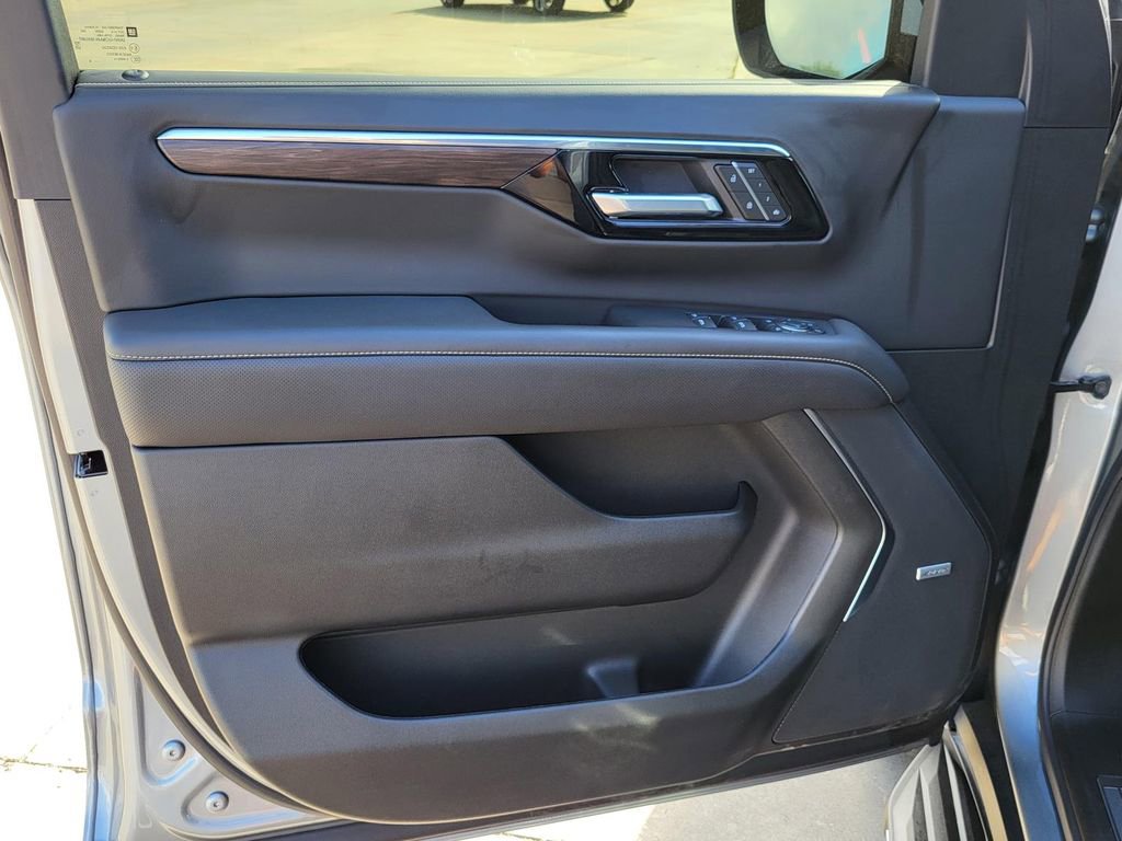 Certified 2025 Chevrolet Tahoe Premier w/ Sun And Tow Package AWD/4WD image 21