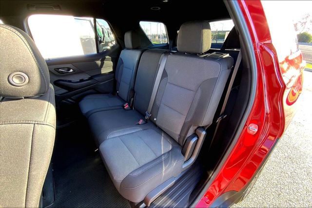 Used 2023 Chevrolet Traverse LT w/ Rear Camera Mirror Package image 25