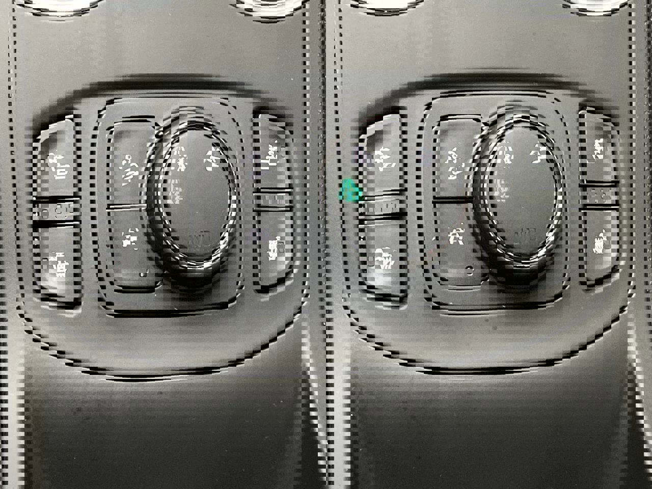 Used 2021 GMC Terrain SLE w/ Driver Convenience Package image 16