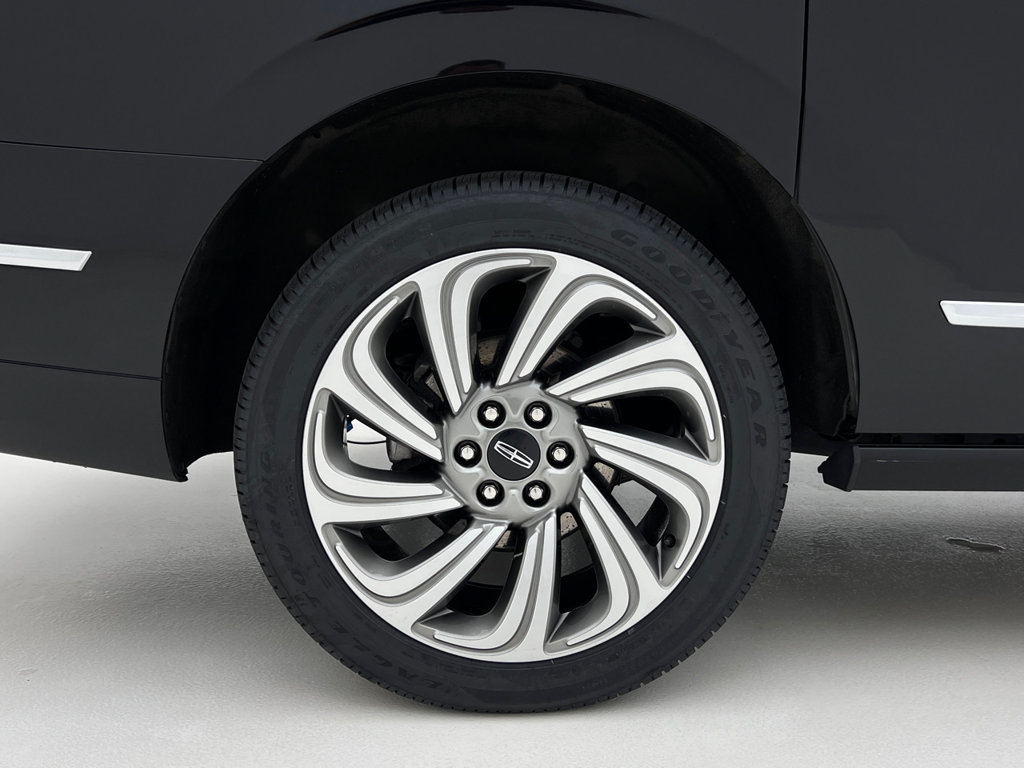Used 2022 Lincoln Navigator L Reserve AWD/4WD image 31
