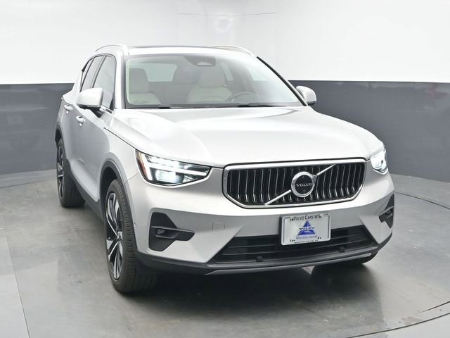 Used 2023 Volvo XC40 B5 Ultimate w/ Climate Package image 2