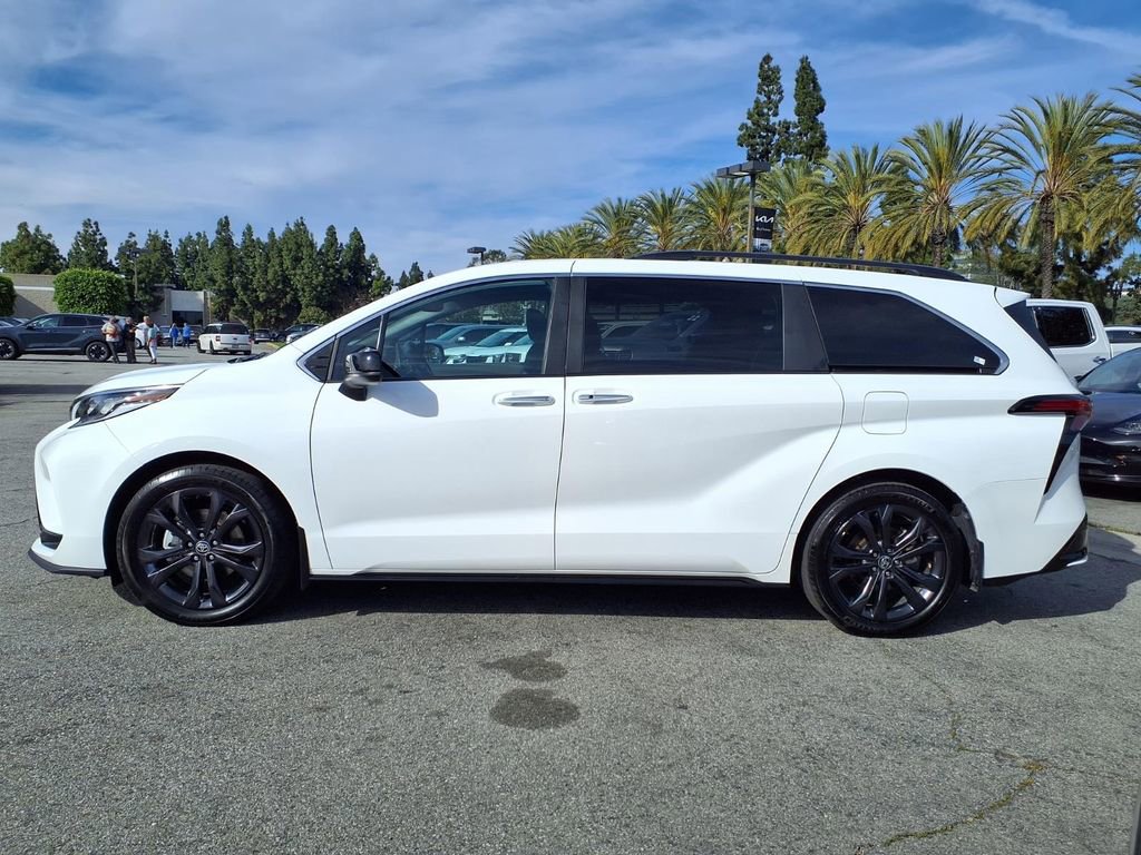 Used 2024 Toyota Sienna XSE image 2