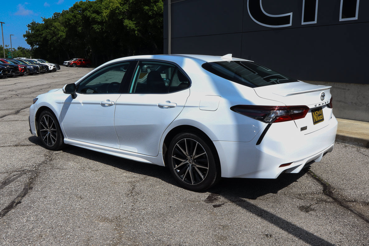Used 2024 Toyota Camry SE FWD image 6