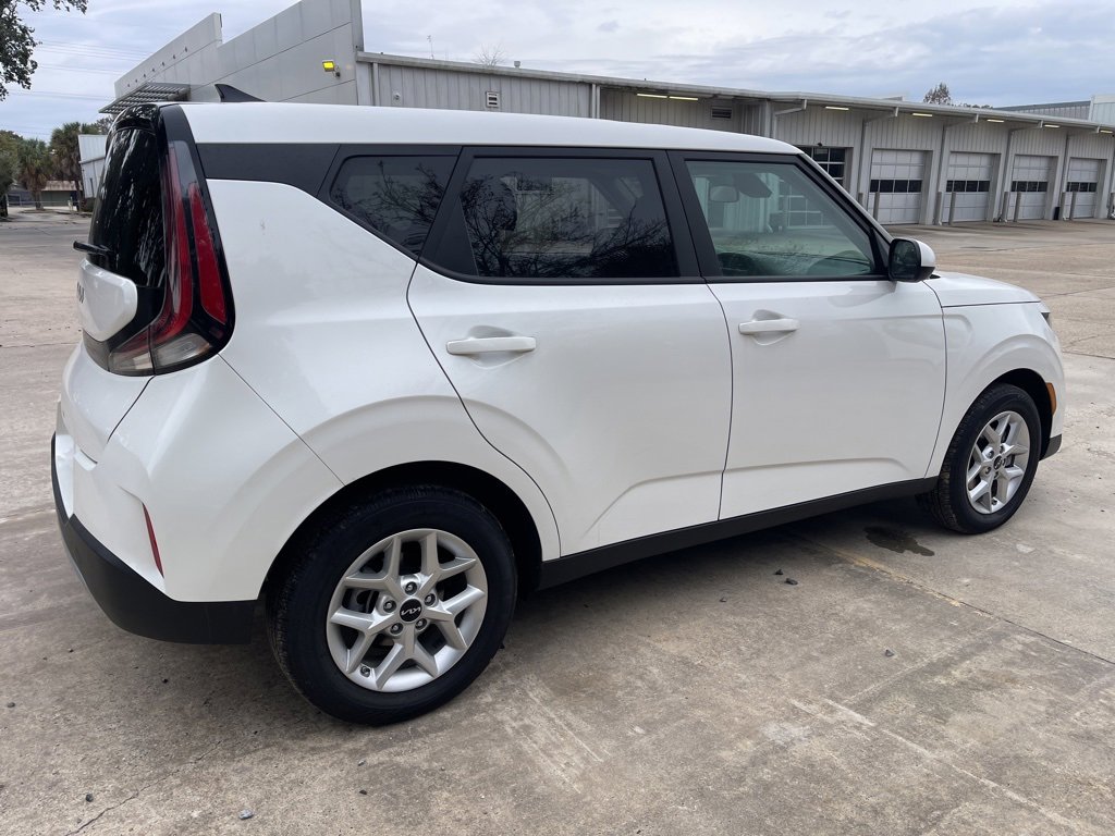 Used 2025 Kia Soul LX w/ LX Technology Package image 4