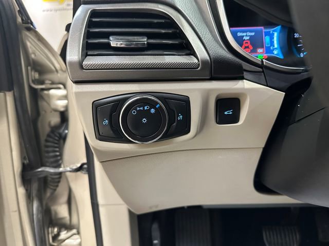 Used 2018 Ford Fusion SE image 14