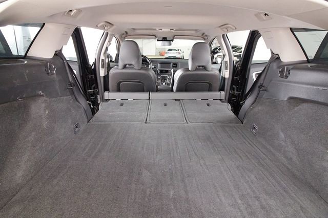 Used 2015 Volvo V60 T5 Cross Country Platinum w/ Climate Package image 29