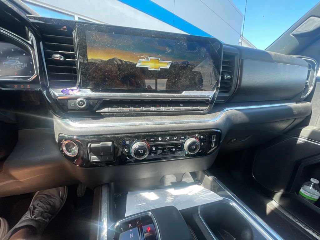 Used 2025 Chevrolet Silverado 1500 High Country w/ Technology Package AWD/4WD image 12