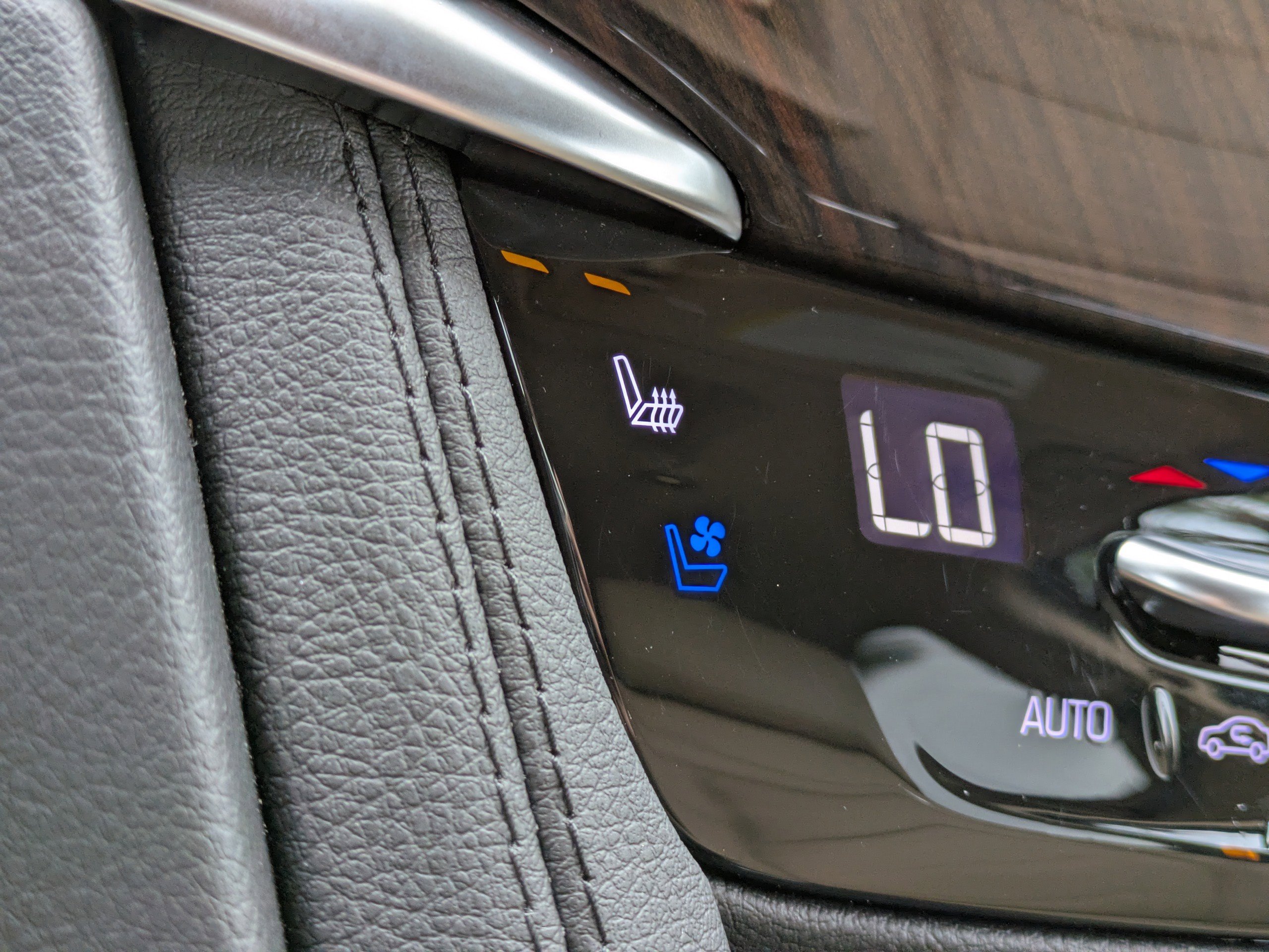 Certified 2025 Cadillac XT6 Premium Luxury w/ Platinum Package image 30