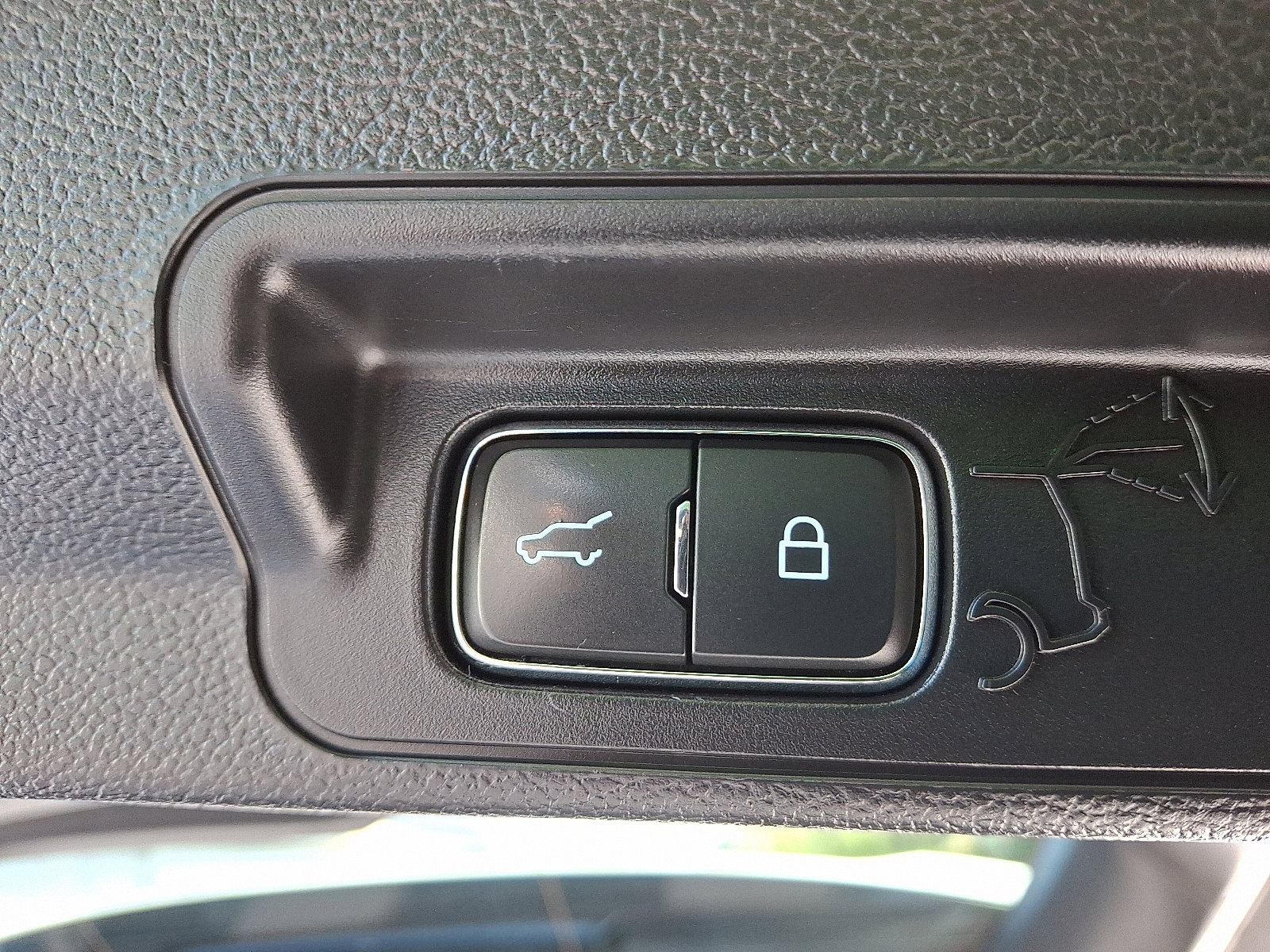 Used 2020 Ford Explorer XLT w/ Equipment Group 202A image 28