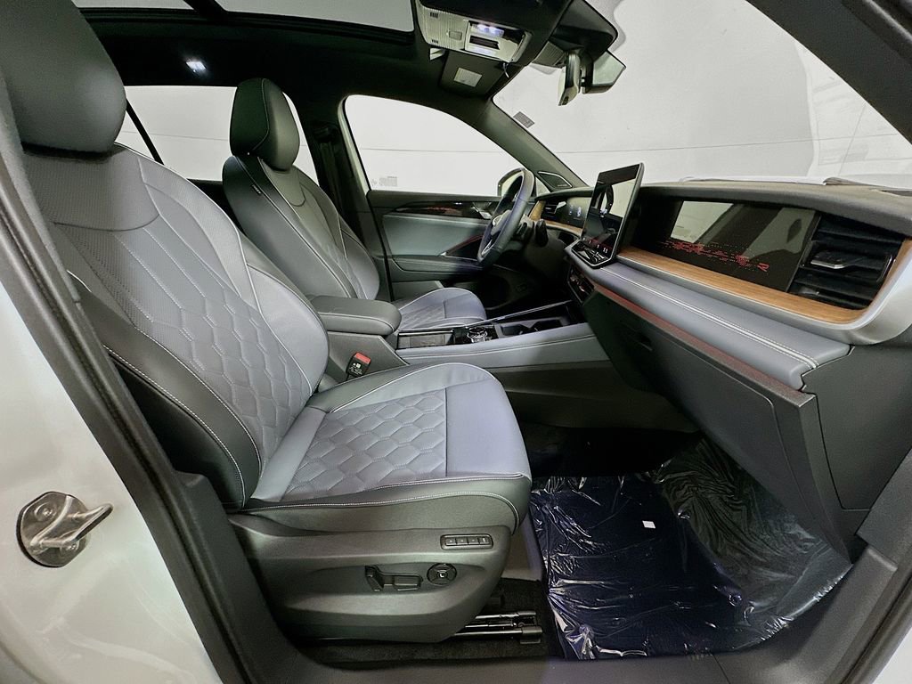 New 2026 Volkswagen Tiguan SEL R-Line image 23