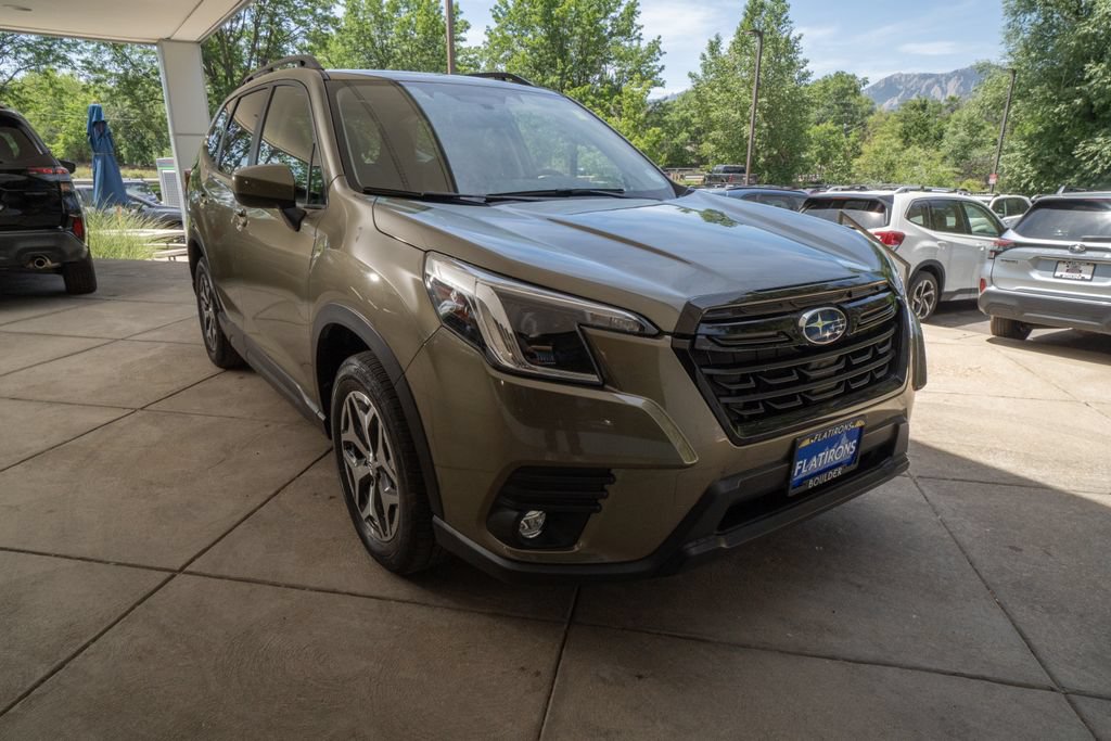 Used 2024 Subaru Forester Premium AWD/4WD image 2