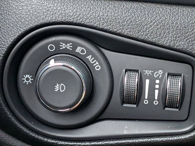 Used 2020 Jeep Renegade Altitude AWD/4WD image 12