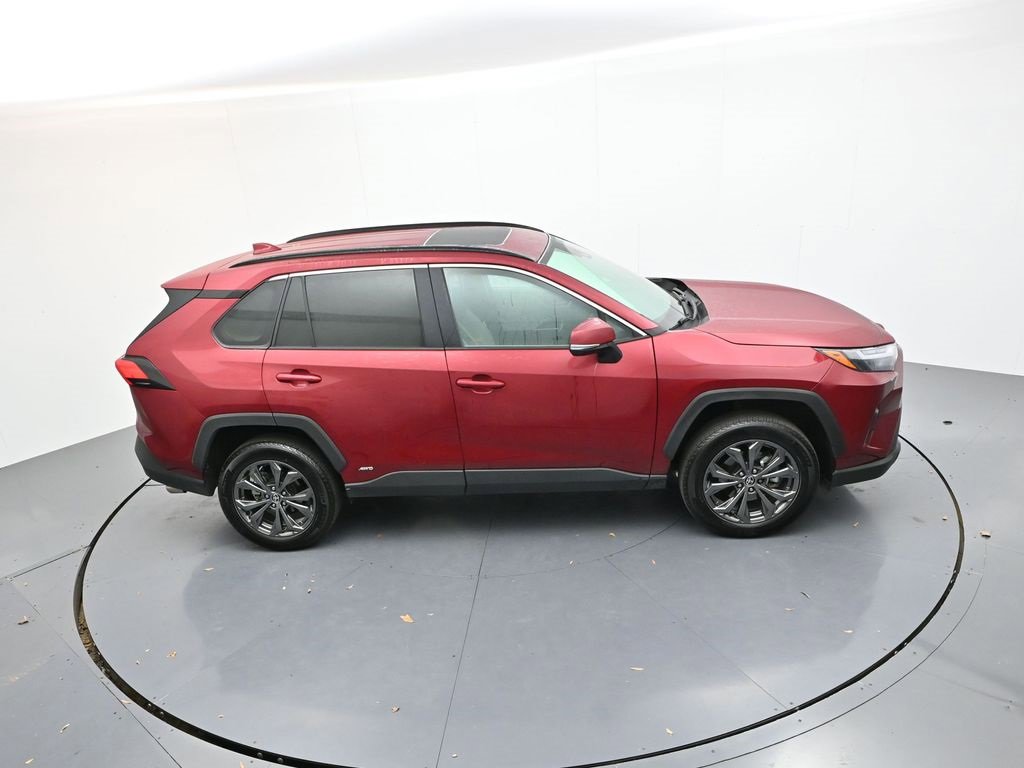 Used 2023 Toyota RAV4 XLE Premium image 25