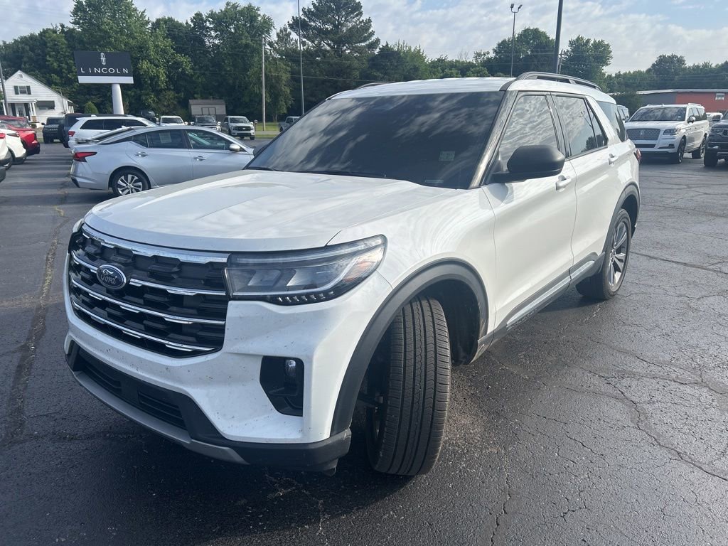 Used 2025 Ford Explorer Active w/ Active Comfort Package AWD/4WD image 3