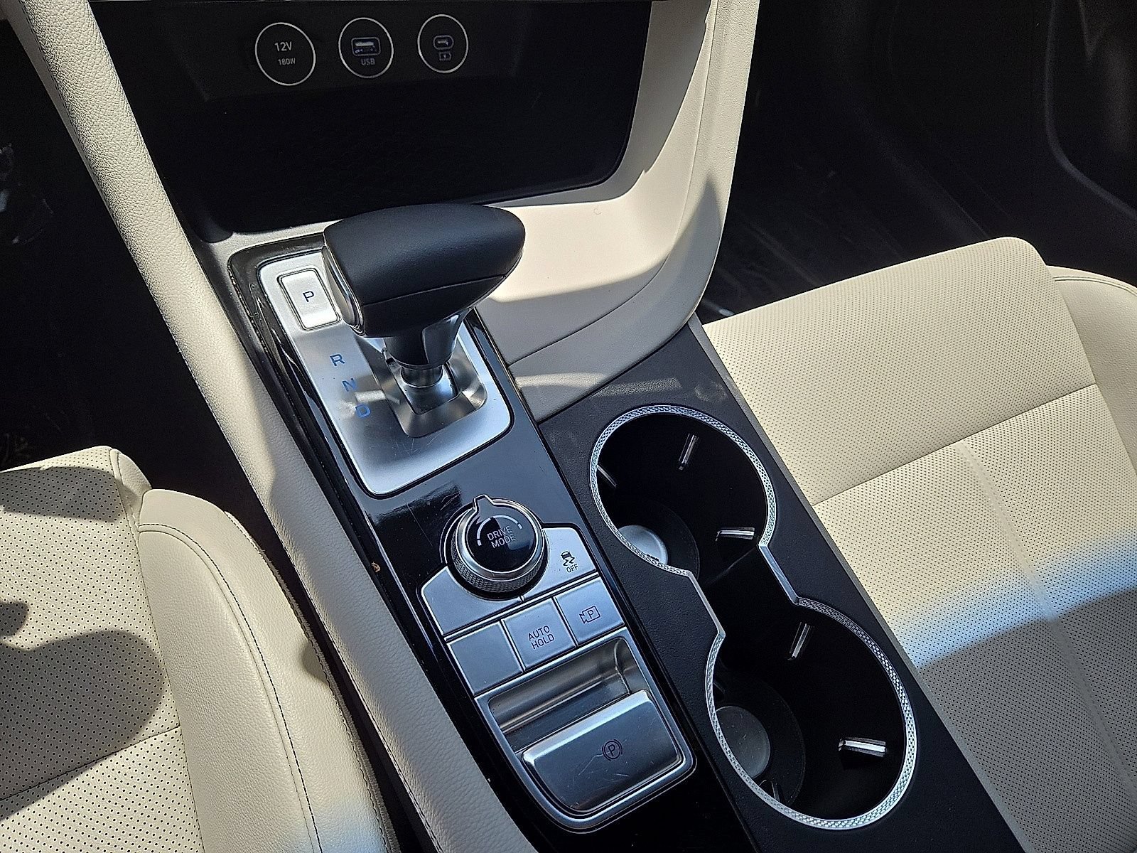 Used 2025 Genesis G70 2.5T RWD image 30