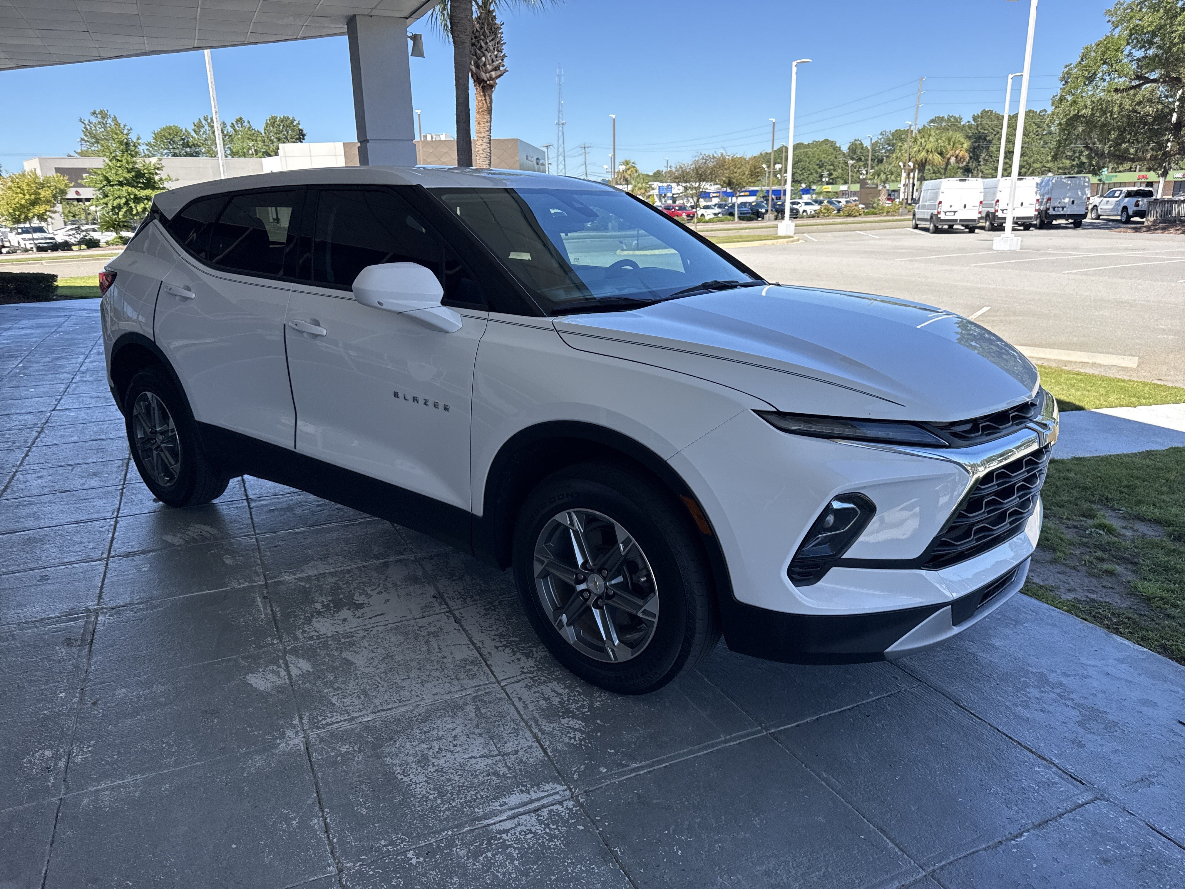 Used 2024 Chevrolet Blazer LT FWD image 2