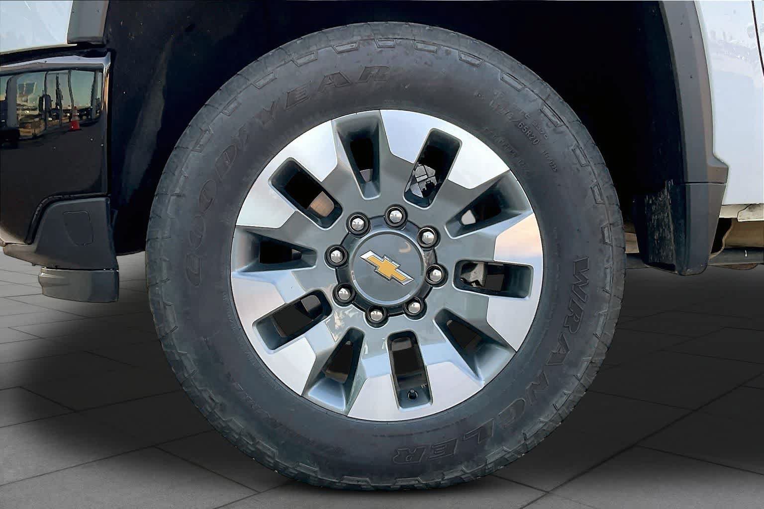 Used 2025 Chevrolet Silverado 2500 Custom w/ Custom Value Package AWD/4WD image 11
